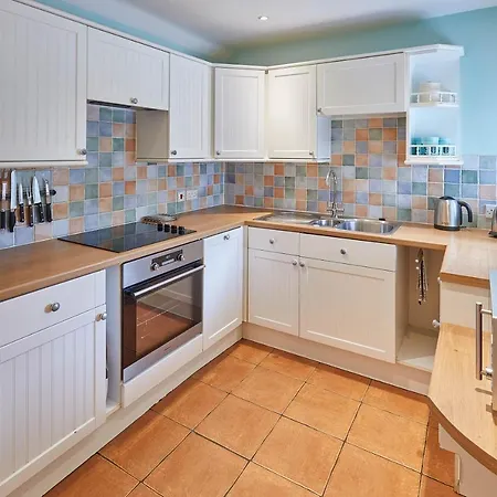 Host & - Mel House Cottages *