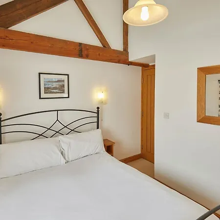 Host & - Mel House Cottages