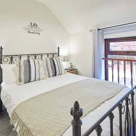 דירה Host & - Mel House Cottages Newton-on-Rawcliffe