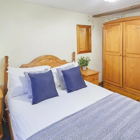 Host & - Mel House Cottages * Newton-on-Rawcliffe