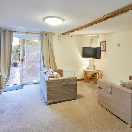 Host & - Mel House Cottages Newton-on-Rawcliffe